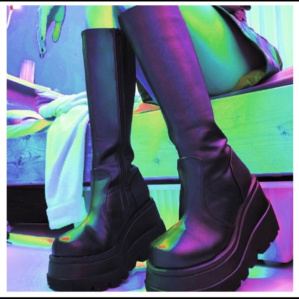 [SOLD] Demonia Shaker-100 Platform Boots